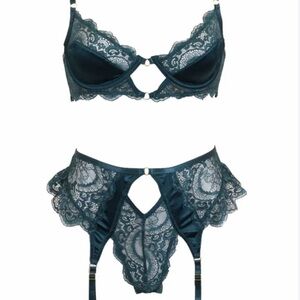 Oh La La Cheri Lingerie Set